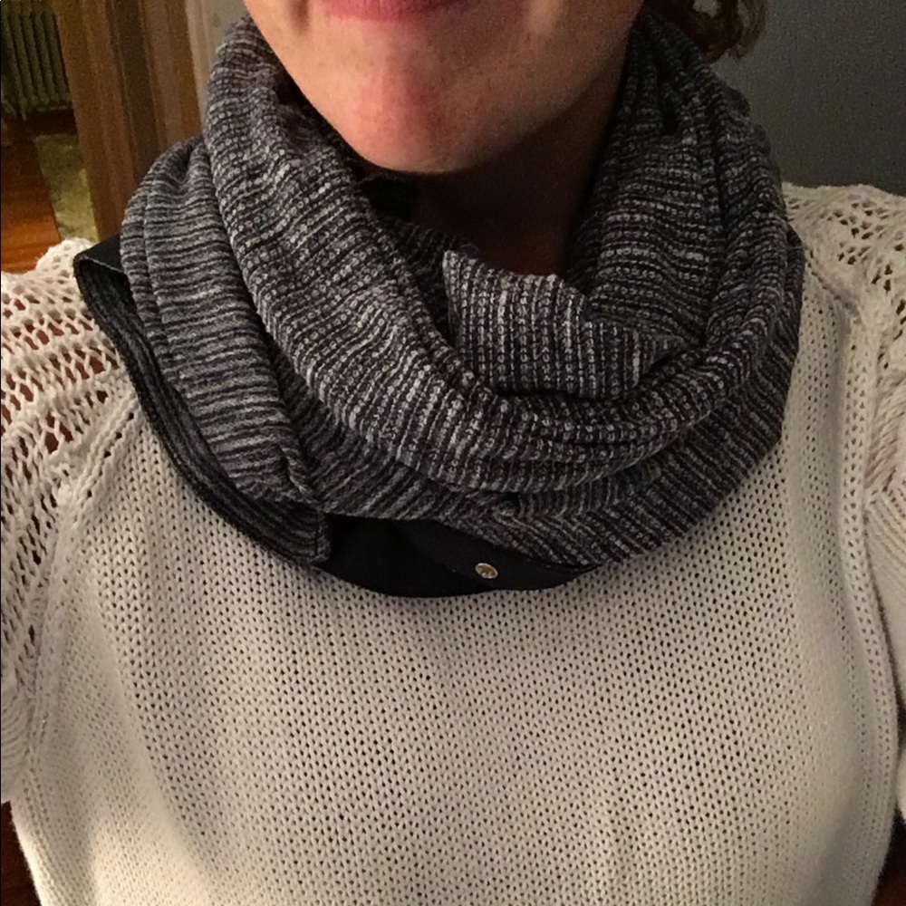 LULULEMON VINYASA INFINITY SCARF